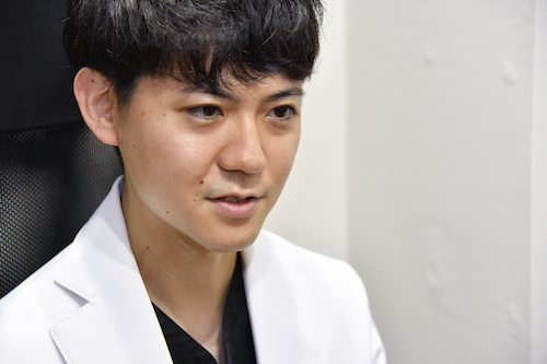 “水の森美容外科新宿院雜賀俊行先生"/