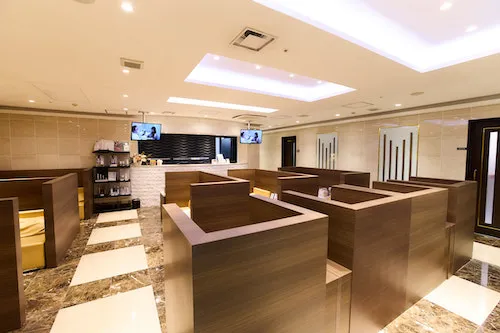 kyoritsu-biyo_shinjuku_久次米一輝医師_エントランス